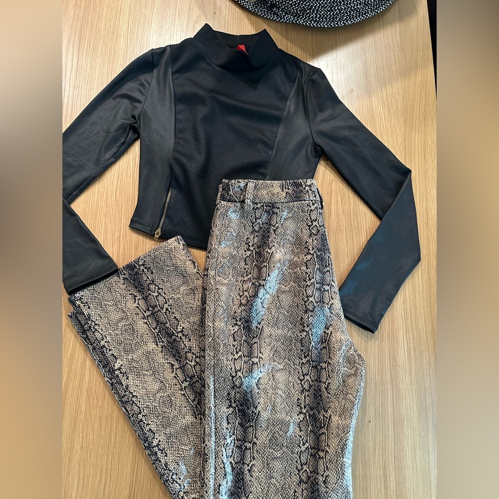 Both size SMALL //Snake pants+Longsleeve